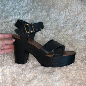 Forever 21 stylish black block sandals size 6.5